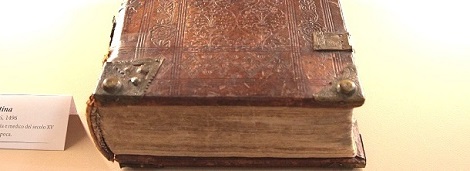 Un libro del XV secolo dalla mostra "Libri vestiti"