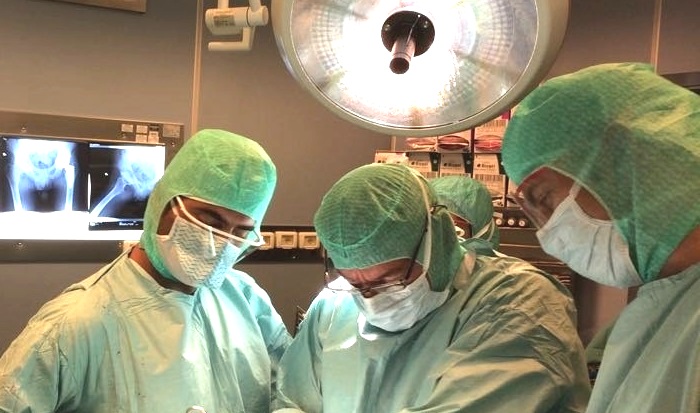 Intervento chirurgico al Dipartimento Rizzoli-Sicilia di Bagheria (PA)