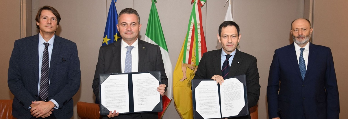Immagine della firma della nuova convenzione tra Regione Siciliana, Regione Emilia-Romagna e Istituto Ortopedico Rizzoli