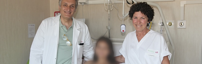 Il dr. Giuseppe Bianchi e la dr.ssa Laura Campanacci assieme alla giovane paziente