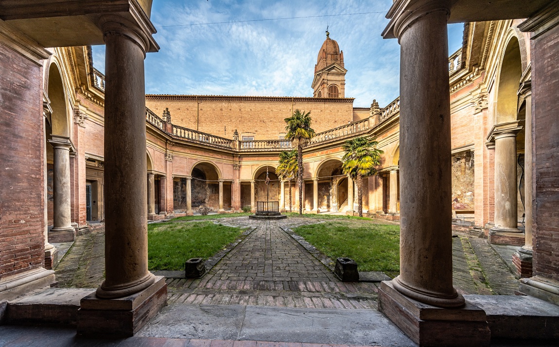 View of the octagonal cloister painted by Ludovico Carracci and his collaborators in 1603-1604