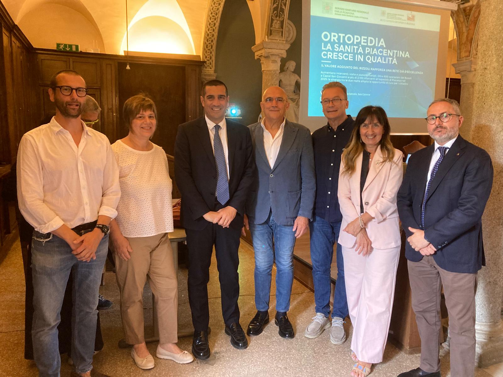 Autorità presenti e medici del Rizzoli all'incontro di Piacenza, giovedì 4 giugno 2026
