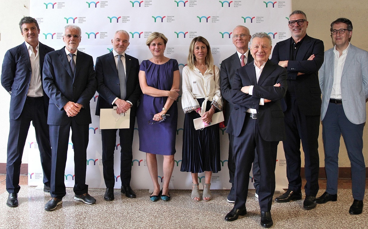 The nine founding entrepreneurs of the Rizzoli Orthopaedic Institute Foundation. Fourth from the left the new president Federica Guidi