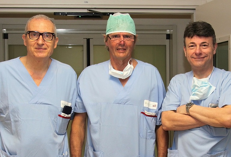 From left, Prof. Stefano Zaffagnini, Prof. Emeritus Niek van Dijk and Massimiliano Mosca MD during the surgery at the Rizzoli Institute.